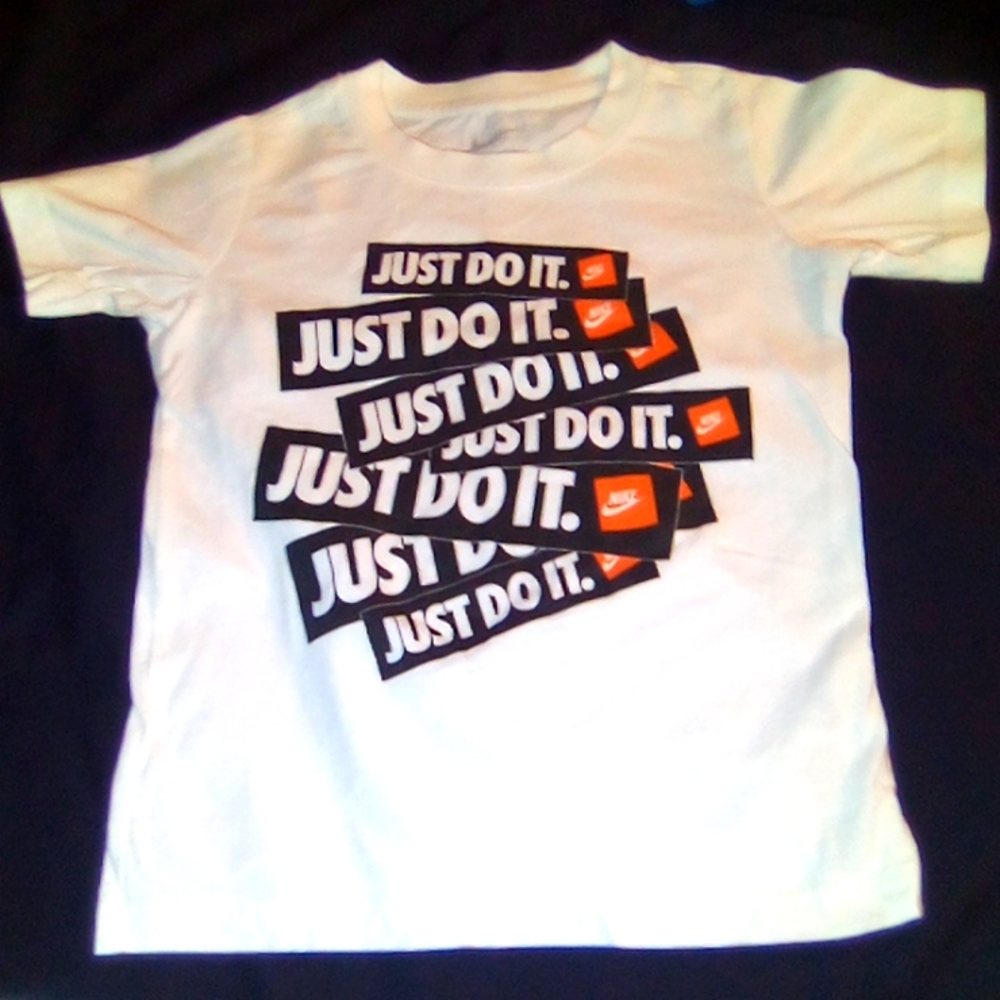 Boys Nike Short Sleeve T Shirt Size 5